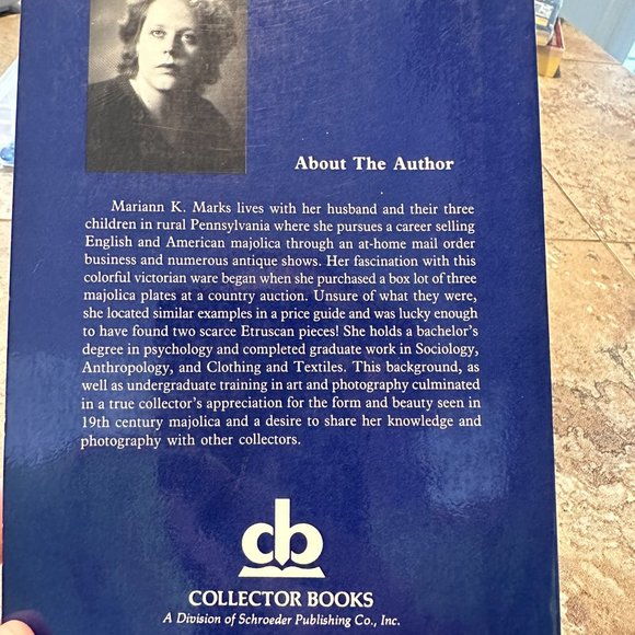 Majolica Pottery and Collectors Encyclopedia of Fiesta Books - Picture 5 of 8